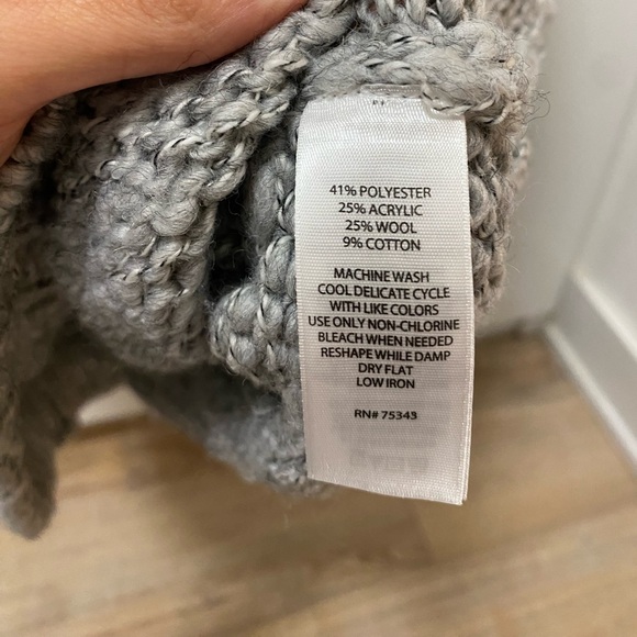 Wearing your heart on your sleeve - grey knit sweater - S - Picture 4 of 4